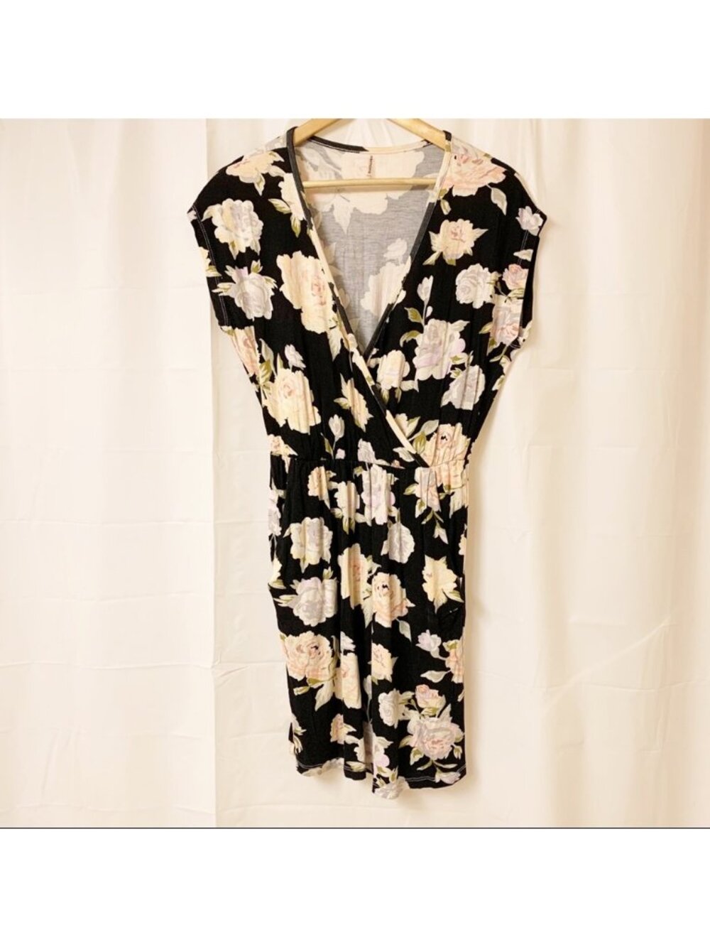Simons V-neck Crossover Floral Dress with Pockets Small